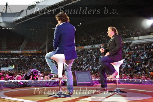 Eindhoven, 14 Juni 2009 3e Concert van Guus Meeuwis in het PSV stadion
Uitgenodigd door Autolichtstad BV
Als gast artiest Marco Borsato en de groep Jewelste
Foto Peter Smulders BV