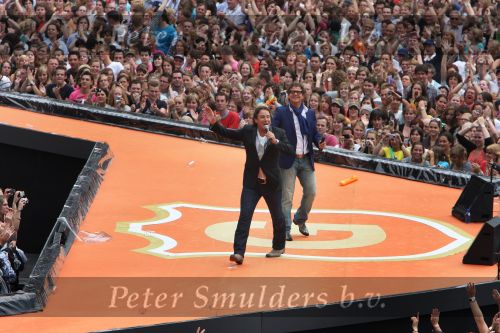 Eindhoven, 14 Juni 2009 3e Concert van Guus Meeuwis in het PSV stadion
Uitgenodigd door Autolichtstad BV
Met een gastoptreden van Marco Borsato
Foto Peter Smulders BV