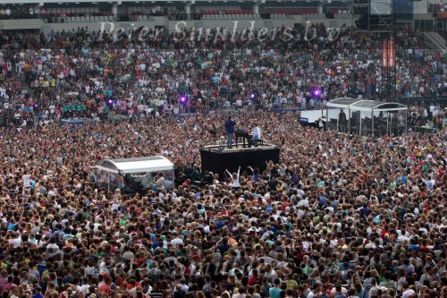 Eindhoven, 14 Juni 2009 3e Concert van Guus Meeuwis in het PSV stadion
Uitgenodigd door Autolichtstad BV
Met een gastoptreden van Marco Borsato
Foto Peter Smulders BV
