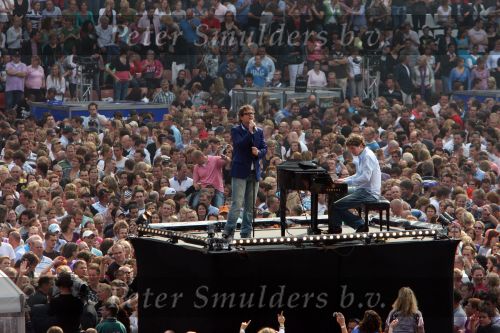 Eindhoven, 14 Juni 2009 3e Concert van Guus Meeuwis in het PSV stadion
Uitgenodigd door Autolichtstad BV
Met een gastoptreden van Marco Borsato
Foto Peter Smulders BV