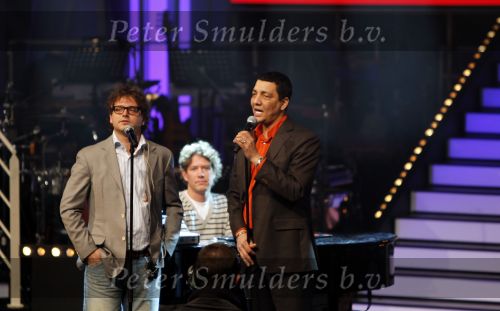 Hilversum 21 januari 2010
Rtl SBS en de NOS hebben samen een tv programma en aktie in elkaar gedraaid om zoveel mogelijk geld op te halen voor giro 55 ten bate van Haiti. Guus Meeuwis en Jurgen raymann
Peter Smulders bv