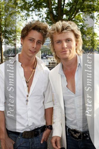 Amsterdam 6 augustus 2009
Premiere circus Stiletto in Carre. Hans Klok met zijn vriend
Peter Smulders bv