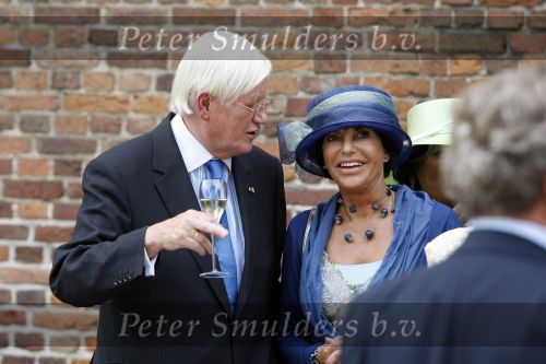 Breukelen 17 juni 2009
Haringparty op Neijenrode. hans Wiegel met vriendin
Peter Smulders bv