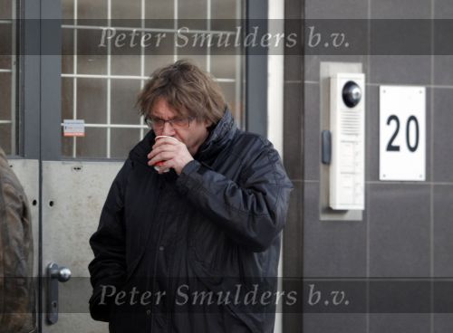 Amsterdam 12 januari 2010
Henk Westbroek drinkt kopje koffie en rookt sigaret op straat.
Peter Smulders bv