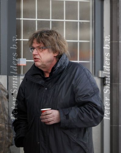Amsterdam 12 januari 2010
Henk Westbroek drinkt kopje koffie en rookt sigaret op straat.
Peter Smulders bv