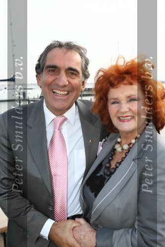 Oud Loosdrecht, 11 Maart 2010
Receptie t.g.v. 50 jaar artiest zijn van Anneke Gronloh
Imca Marina met Aristakis
Foto Peter Smulders BV