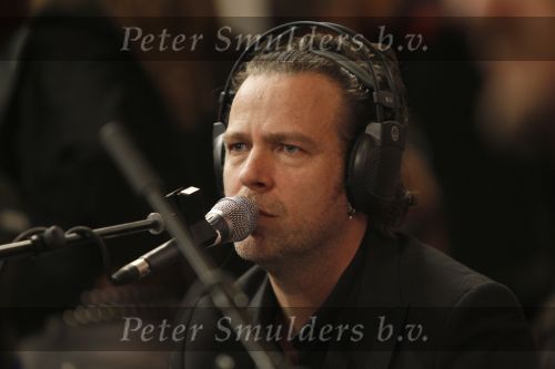 Hilversum 21 januari 2010
Rtl SBS en de NOS hebben samen een tv programma en aktie in elkaar gedraaid om zoveel mogelijk geld op te halen voor giro 55 ten bate van Haiti. Bas gitarist Ivo Severijn van Kane die ook een kindje uit Haiti heeft