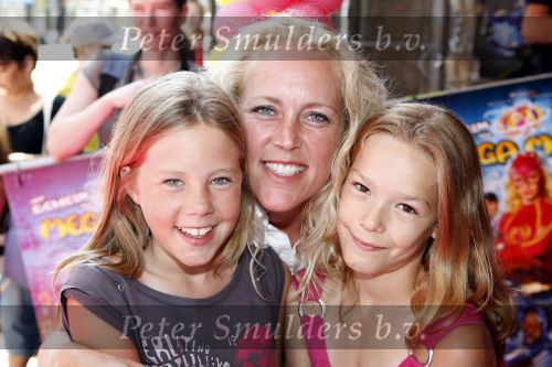 Amsterdam 4 juli 2009
Premiere van Mega Mindy in Tuschinski. Jacqueline de Bruijn met kinderen
Peter Smulders bv