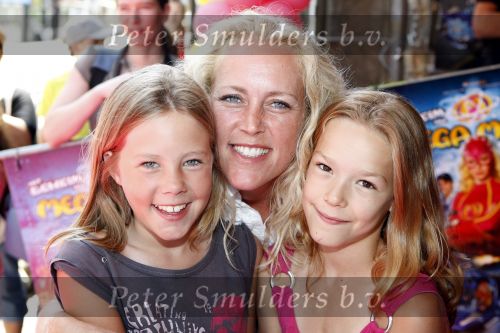 Amsterdam 4 juli 2009
Premiere van Mega Mindy in Tuschinski. Jacqueline de Bruijn met kinderen
Peter Smulders bv