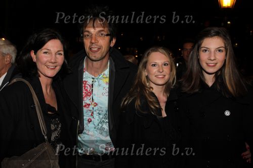 Amsterdam 11 maart 2010
Premiere Carre met daarbij aanwezig Prinses Maxima. Jan Douwe Kroeske met vrouw en dochters
Peter Smulders bv