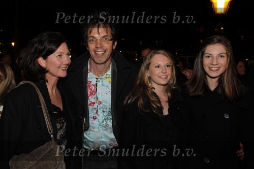 Amsterdam 11 maart 2010
Premiere Carre met daarbij aanwezig Prinses Maxima. Jan Douwe Kroeske met vrouw en dochters
Peter Smulders bv