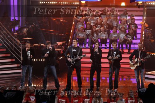 Hilversum 21 januari 2010
Rtl SBS en de NOS hebben samen een tv programma en aktie in elkaar gedraaid om zoveel mogelijk geld op te halen voor giro 55 ten bate van Haiti. Nick en Simon 3 j\'s en Jan Smit
Peter Smulders bv