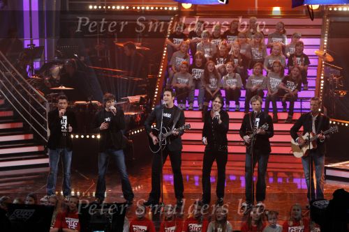 Hilversum 21 januari 2010
Rtl SBS en de NOS hebben samen een tv programma en aktie in elkaar gedraaid om zoveel mogelijk geld op te halen voor giro 55 ten bate van Haiti. Nick en Simon 3 j\'s en Jan Smit
Peter Smulders bv