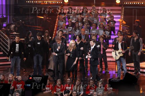 Hilversum 21 januari 2010
Rtl SBS en de NOS hebben samen een tv programma en aktie in elkaar gedraaid om zoveel mogelijk geld op te halen voor giro 55 ten bate van Haiti. Jan Smit 3J\'s Nick en Simon en Monique Smit
Peter Smulders bv