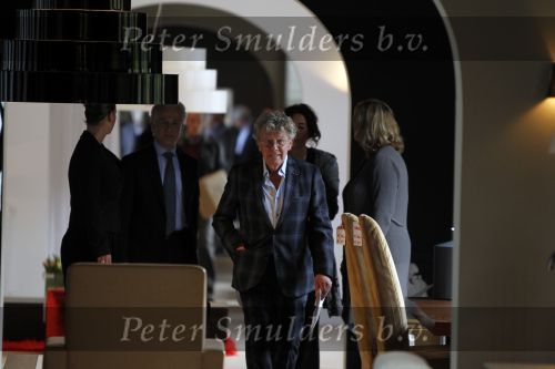 Naarden Vesting 11 maart 2010
Jan des Bouvrie geeft bij het arsenaal een persconferentie inzake zijn arrestatie door de politie.
Peter Smulders bv