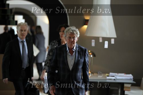 Naarden Vesting 11 maart 2010
Jan des Bouvrie geeft bij het arsenaal een persconferentie inzake zijn arrestatie door de politie.
Peter Smulders bv