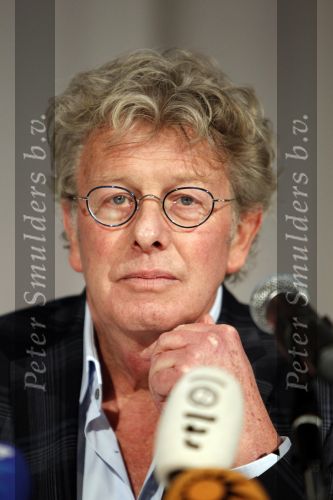 Naarden Vesting 11 maart 2010
Jan des Bouvrie geeft bij het arsenaal een persconferentie inzake zijn arrestatie door de politie.
Peter Smulders bv