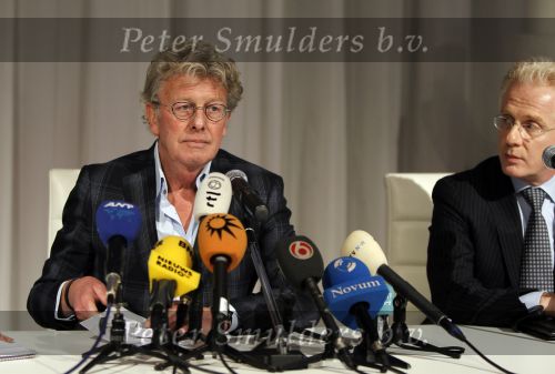 Naarden Vesting 11 maart 2010
Jan des Bouvrie geeft bij het arsenaal een persconferentie inzake zijn arrestatie door de politie.
Peter Smulders bv