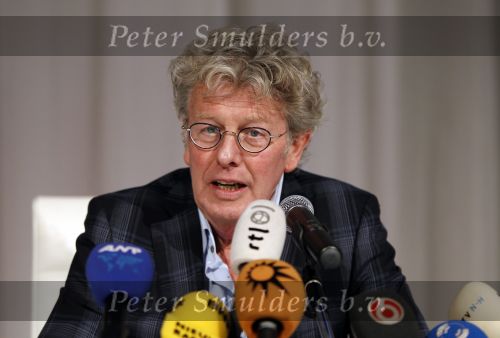 Naarden Vesting 11 maart 2010
Jan des Bouvrie geeft bij het arsenaal een persconferentie inzake zijn arrestatie door de politie.
Peter Smulders bv