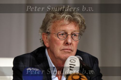 Naarden Vesting 11 maart 2010
Jan des Bouvrie geeft bij het arsenaal een persconferentie inzake zijn arrestatie door de politie.
Peter Smulders bv