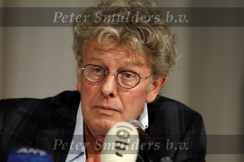 Naarden Vesting 11 maart 2010
Jan des Bouvrie geeft bij het arsenaal een persconferentie inzake zijn arrestatie door de politie.
Peter Smulders bv