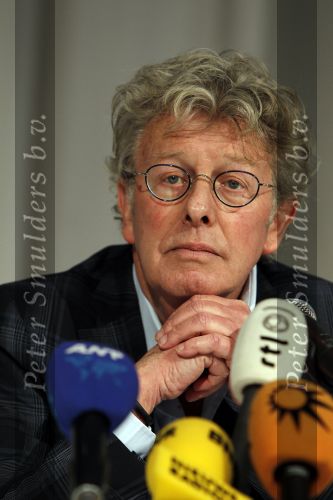 Naarden Vesting 11 maart 2010
Jan des Bouvrie geeft bij het arsenaal een persconferentie inzake zijn arrestatie door de politie.
Peter Smulders bv