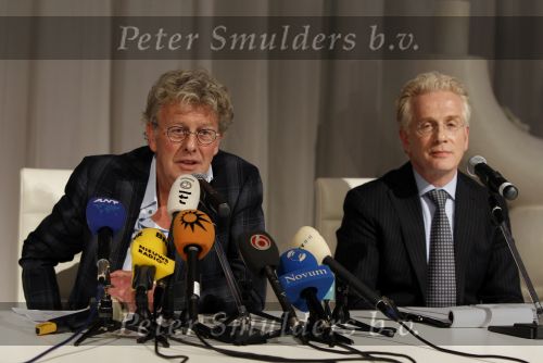 Naarden Vesting 11 maart 2010
Jan des Bouvrie geeft bij het arsenaal een persconferentie inzake zijn arrestatie door de politie.
Peter Smulders bv