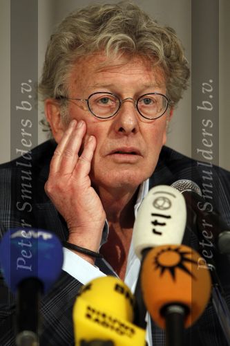 Naarden Vesting 11 maart 2010
Jan des Bouvrie geeft bij het arsenaal een persconferentie inzake zijn arrestatie door de politie.
Peter Smulders bv