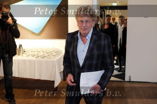 Naarden Vesting 11 maart 2010
Jan des Bouvrie geeft bij het arsenaal een persconferentie inzake zijn arrestatie door de politie.
Peter Smulders bv