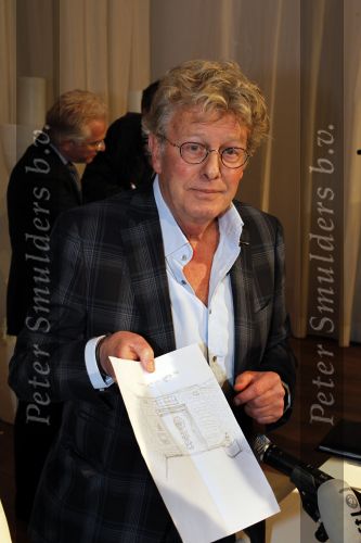 Naarden Vesting 11 maart 2010
Jan des Bouvrie geeft bij het arsenaal een persconferentie inzake zijn arrestatie door de politie.
Peter Smulders bv