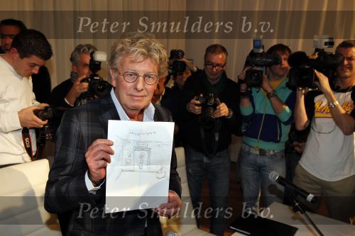 Naarden Vesting 11 maart 2010
Jan des Bouvrie geeft bij het arsenaal een persconferentie inzake zijn arrestatie door de politie.
Peter Smulders bv