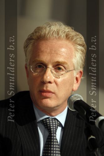 Naarden Vesting 11 maart 2010
Jan des Bouvrie geeft bij het arsenaal een persconferentie inzake zijn arrestatie door de politie.
Peter Smulders bv