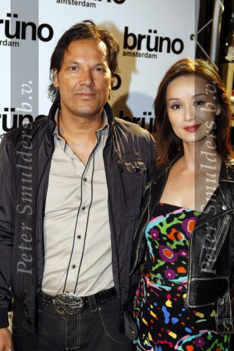 Amsterdam 20 juni 2009
Premiere Bruno in Tuschinski. Jennifer de Jong met man en Tatoo
Peter Smulders bv