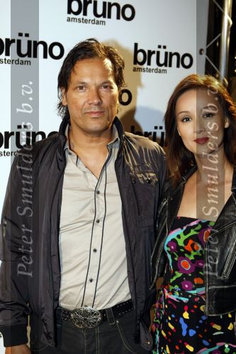 Amsterdam 20 juni 2009
Premiere Bruno in Tuschinski. Jennifer de Jong met man en Tatoo
Peter Smulders bv