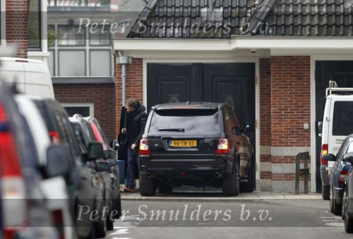 Amsterdam 17 februari 2010
Jeroen Kool rijdt in de Range Rover van Connie Breukhoven naar zijn huis toe.
Peter Smulders bv