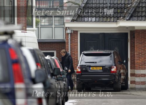 Amsterdam 17 februari 2010
Jeroen Kool rijdt in de Range Rover van Connie Breukhoven naar zijn huis toe.
Peter Smulders bv