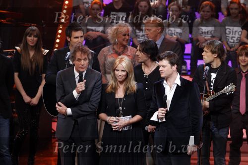 Hilversum 21 januari 2010
Rtl SBS en de NOS hebben samen een tv programma en aktie in elkaar gedraaid om zoveel mogelijk geld op te halen voor giro 55 ten bate van Haiti. Jeroen Pauw Linda de Mol en Beau v Erven Dorens
Peter Smulders bv