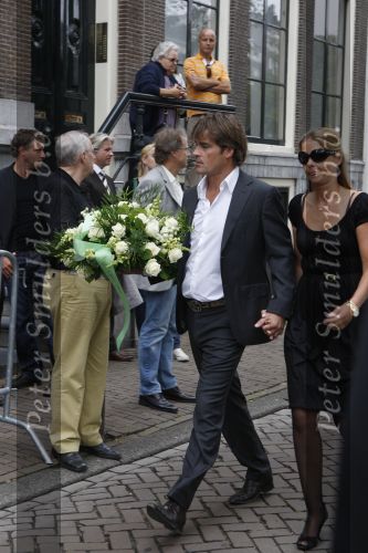 Amsterdam, 27 Juni 2009
Begrafenis Bolle Jan ( Jan Froger
Jeroen v d Boom met zijn vrouw
Foto Peter Smulders BV
