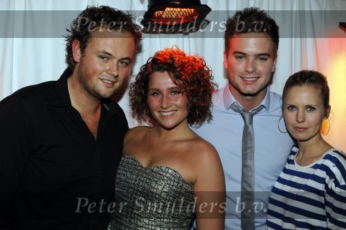 Uitgeest 18 januari 2010
Nieuwjaars feest van Henk Geels in Bobs Party saloon. danny bakkum met zijn vriendin Steffie (popstars) en Jim Bakkum met vriendin Bettina Holwerda
Peter Smulders bv