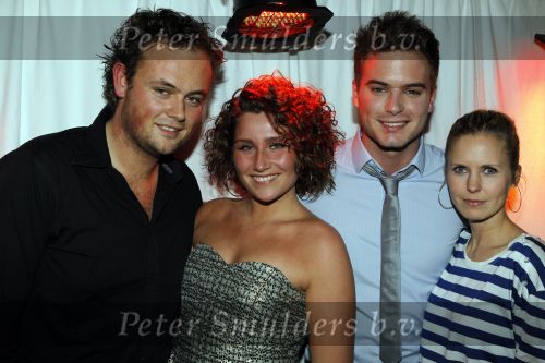 Uitgeest 18 januari 2010
Nieuwjaars feest van Henk Geels in Bobs Party saloon. danny bakkum met zijn vriendin Steffie (popstars) en Jim Bakkum met vriendin Bettina Holwerda
Peter Smulders bv