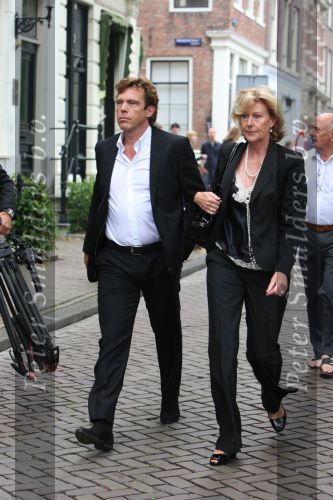 Amsterdam, 27 Juni 2009
Begrafenis Bolle Jan ( Jan Froger
John de Mol Jr. met zijn vriendin
Foto Peter Smulders BV