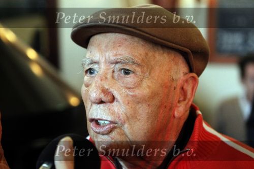 Leiden 19 januari 2010
Presenatie boek van de zangeres zonder naam geschreven door Ben Holthuis en de nieuwe cd. Johnny Hoes
Peter Smulders bv