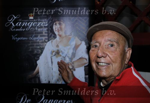 Leiden 19 januari 2010
Presenatie boek van de zangeres zonder naam geschreven door Ben Holthuis en de nieuwe cd. Johnny Hoes
Peter Smulders bv