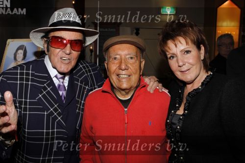Leiden 19 januari 2010
Presenatie boek van de zangeres zonder naam geschreven door Ben Holthuis en de nieuwe cd. Johnny Hoes met Eddy Wally en Marianne Weber
Peter Smulders bv