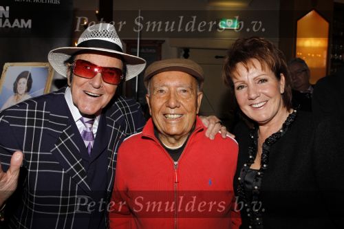 Leiden 19 januari 2010
Presenatie boek van de zangeres zonder naam geschreven door Ben Holthuis en de nieuwe cd. Johnny Hoes met Eddy Wally en Marianne Weber
Peter Smulders bv