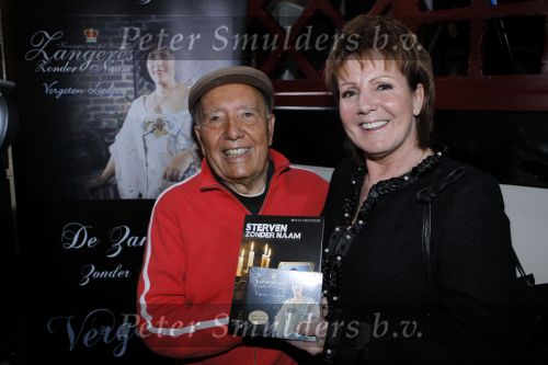 Leiden 19 januari 2010
Presenatie boek van de zangeres zonder naam geschreven door Ben Holthuis en de nieuwe cd. Johnny Hoes met Eddy Wally en Marianne Weber
Peter Smulders bv