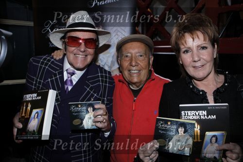 Leiden 19 januari 2010
Presenatie boek van de zangeres zonder naam geschreven door Ben Holthuis en de nieuwe cd. Johnny Hoes met Eddy Wally en Marianne Weber
Peter Smulders bv