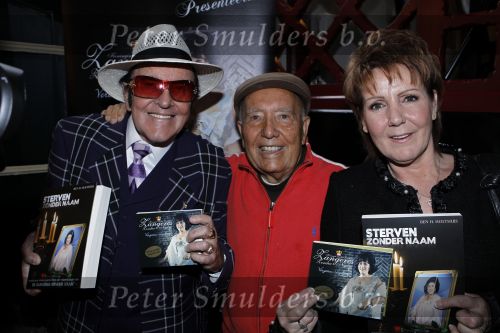 Leiden 19 januari 2010
Presenatie boek van de zangeres zonder naam geschreven door Ben Holthuis en de nieuwe cd. Johnny Hoes met Eddy Wally en Marianne Weber
Peter Smulders bv
