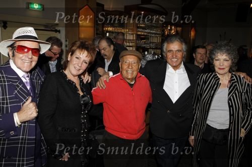 Leiden 19 januari 2010
Presenatie boek van de zangeres zonder naam geschreven door Ben Holthuis en de nieuwe cd. Ben Holthuis Johnny en Adriaan Hoes Eddy Wally Marianne Weber en Willeke v Ammelrooy
Peter Smulders bv