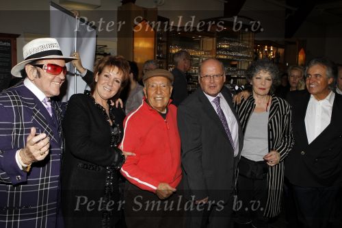 Leiden 19 januari 2010
Presenatie boek van de zangeres zonder naam geschreven door Ben Holthuis en de nieuwe cd. Ben Holthuis Johnny en Adriaan Hoes Eddy Wally Marianne Weber en Willeke v Ammelrooy
Peter Smulders bv